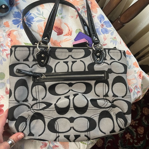 Like New Coach Black Signature Print Purple Interior Shoulder Bag - Picture 5 of 15